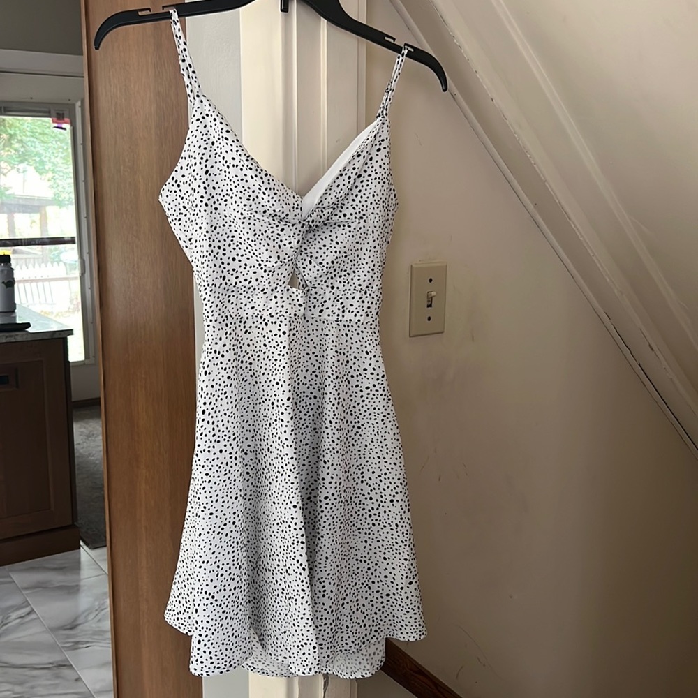 Very flattering dress!